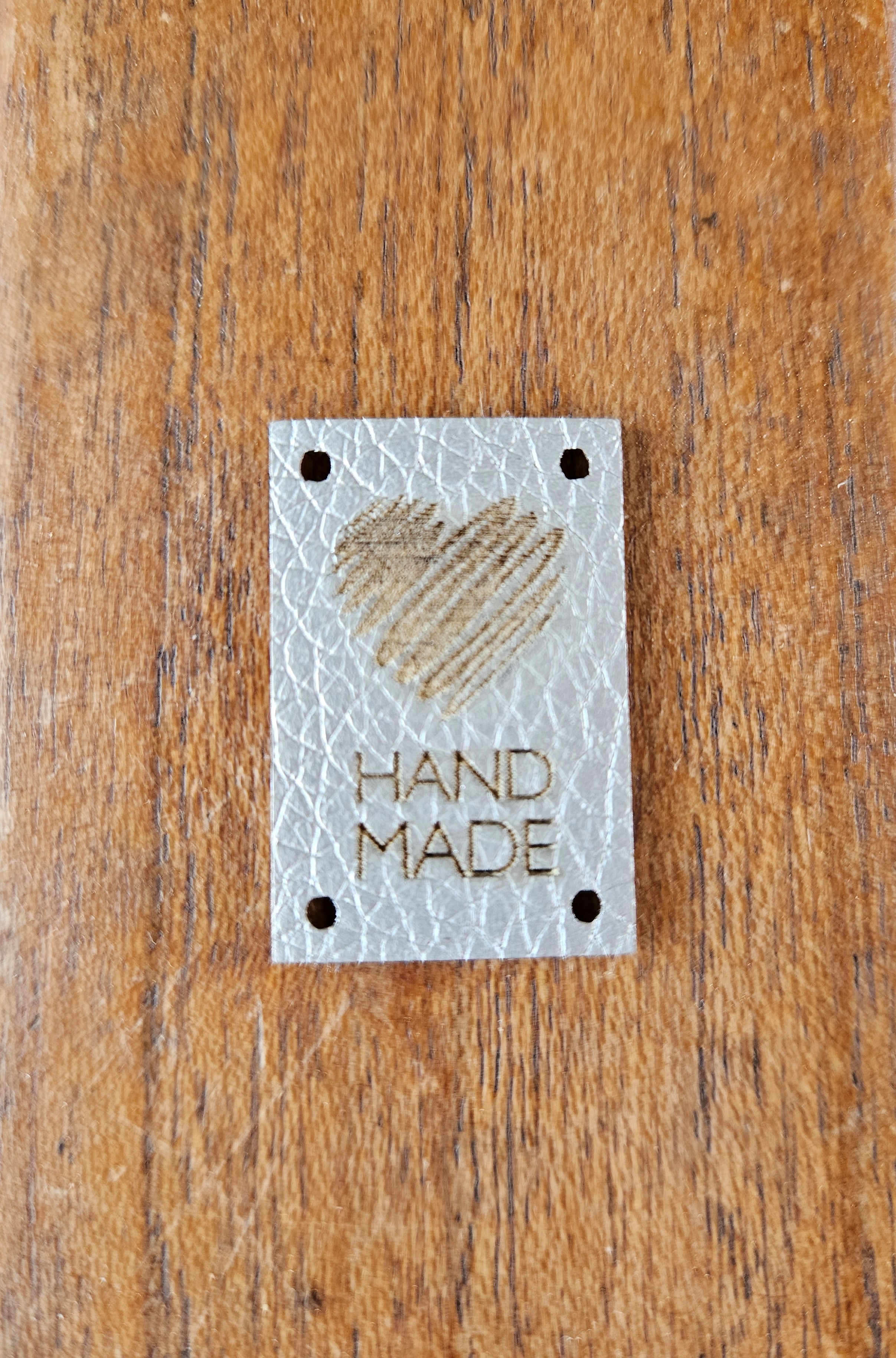 cedulka HAND MADE srdce metalická ekokůže 20 x 30 mm PLATINA