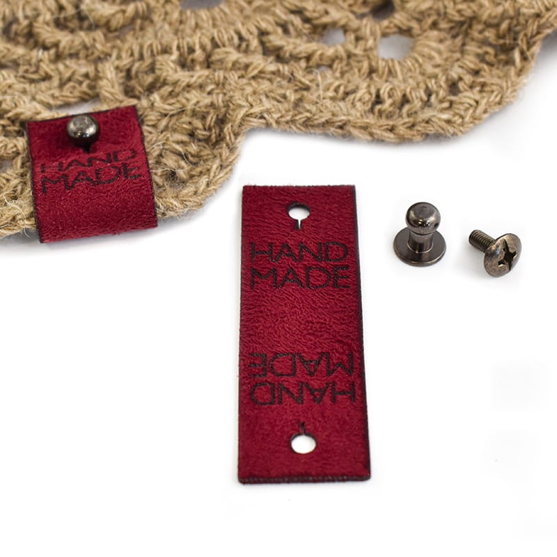 cedulka HAND MADE nubuk 20 x 60 mm bordo s nýtem